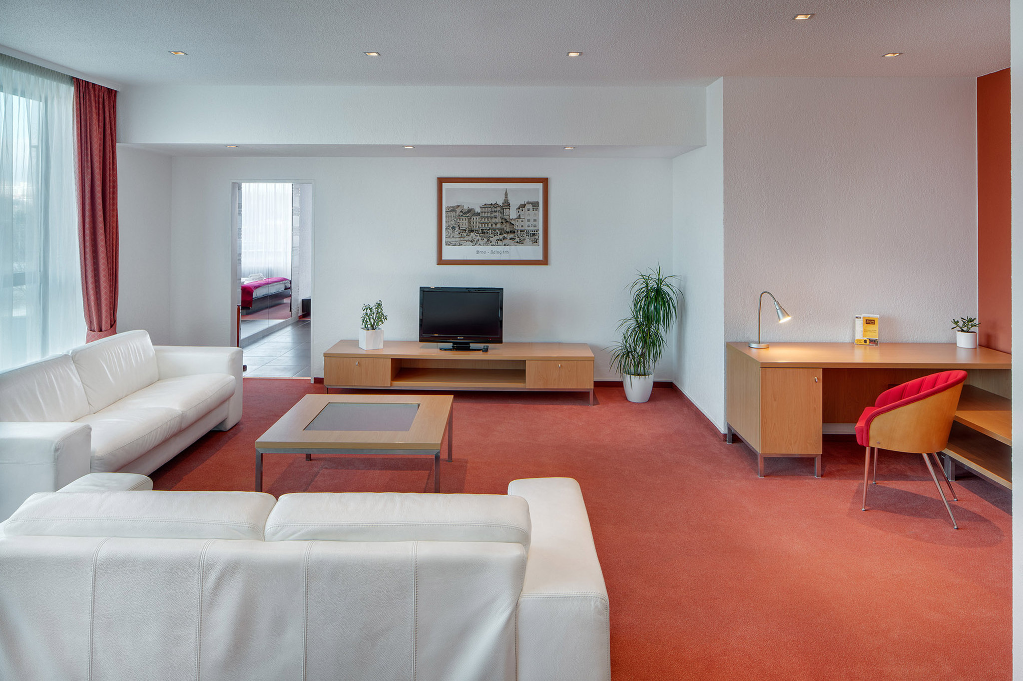 Avanti Hotel 50/72