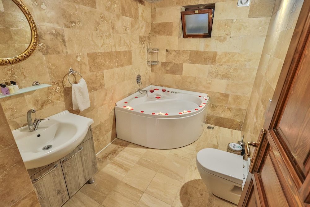 Bedrock Cave Hotel 45/50