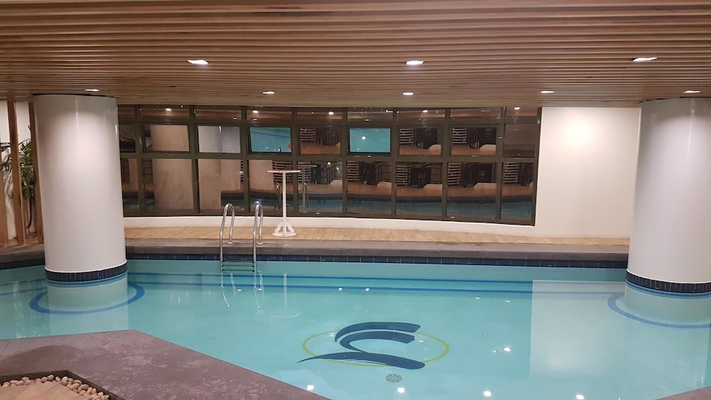 Sarrosa International Hotel And Residential Suites 24/50