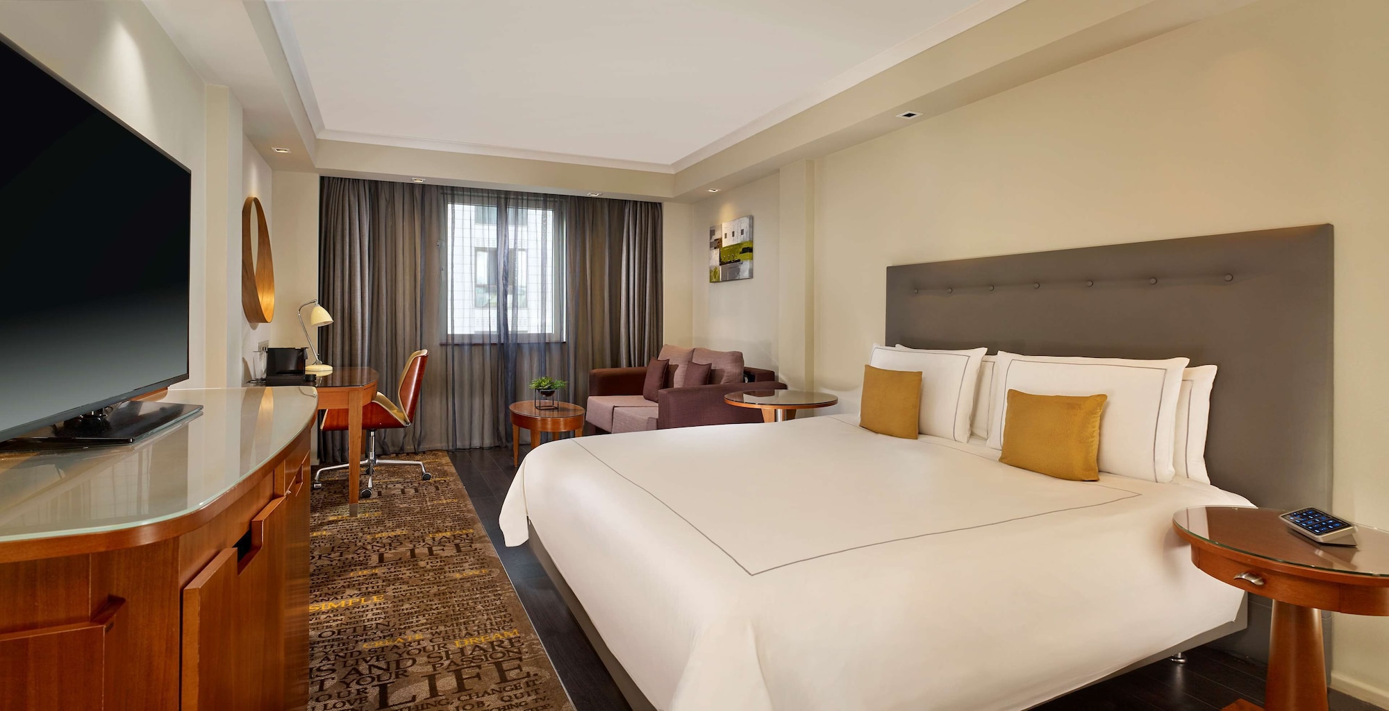 EXECUTIVE, STUDIO, KING BED