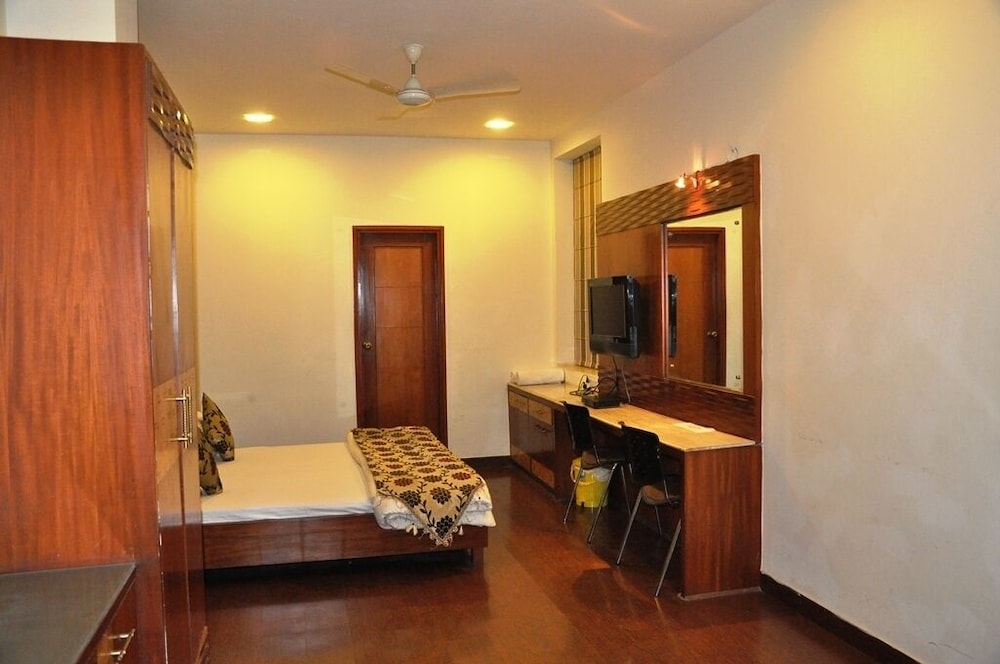 Mandakini Plaza Hotel 5/21