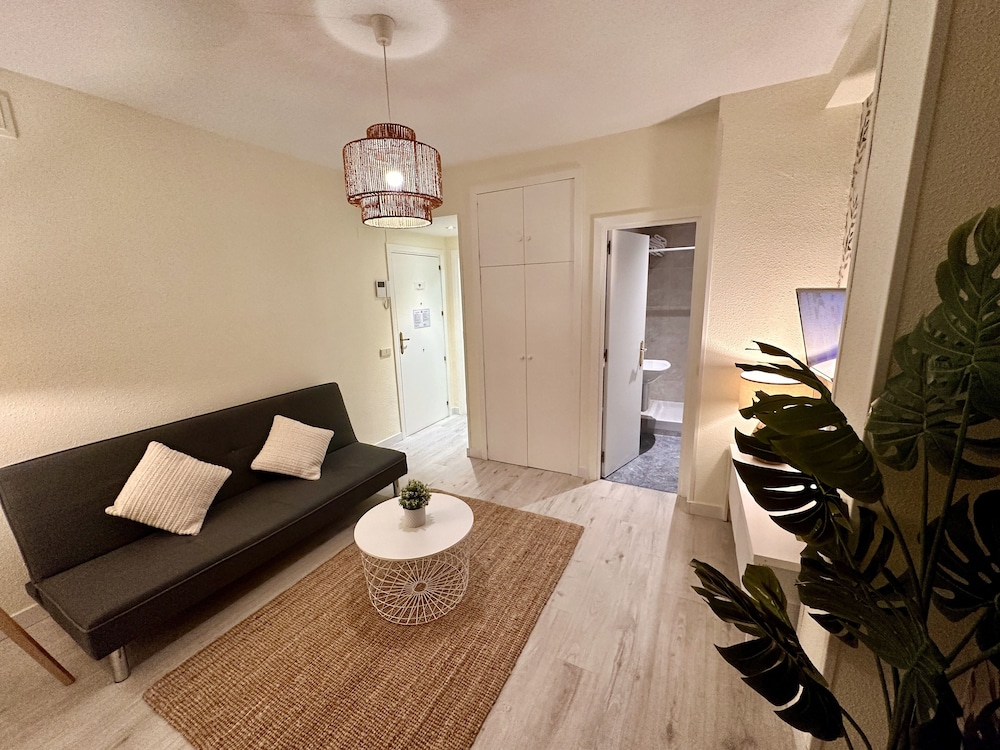 Far Home Hostel 35/71