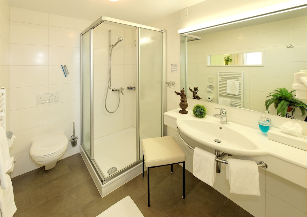 Kristall Saphir Hotel 25/74