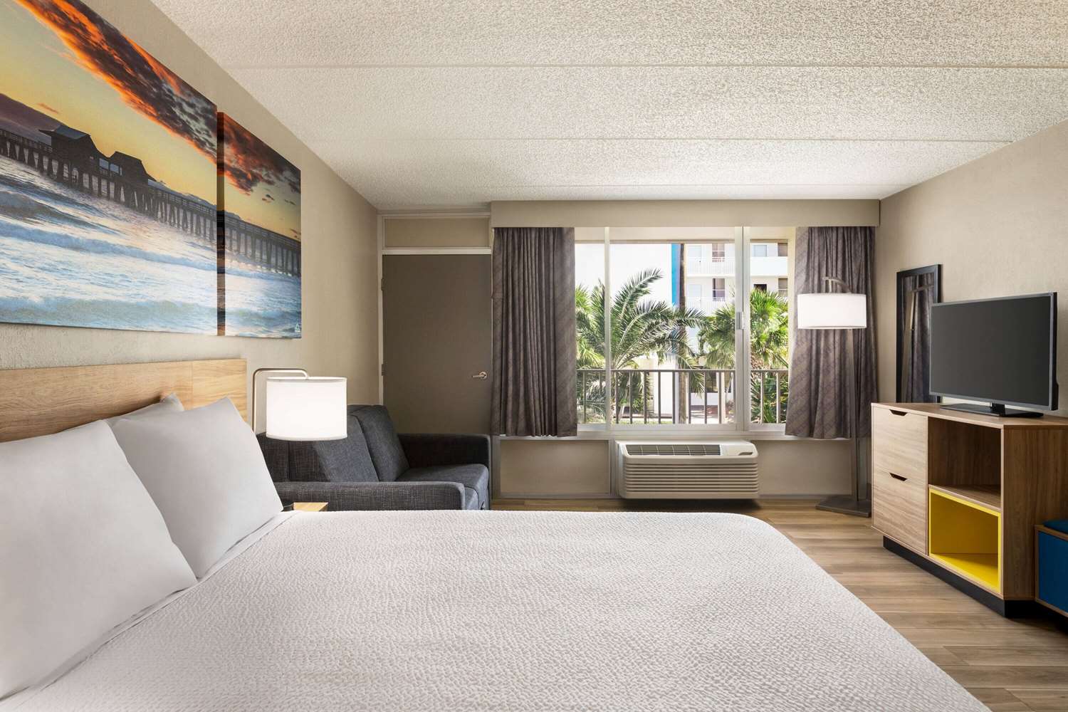 Days Inn By Wyndham Cocoa Beach Port Canaveral 14/44