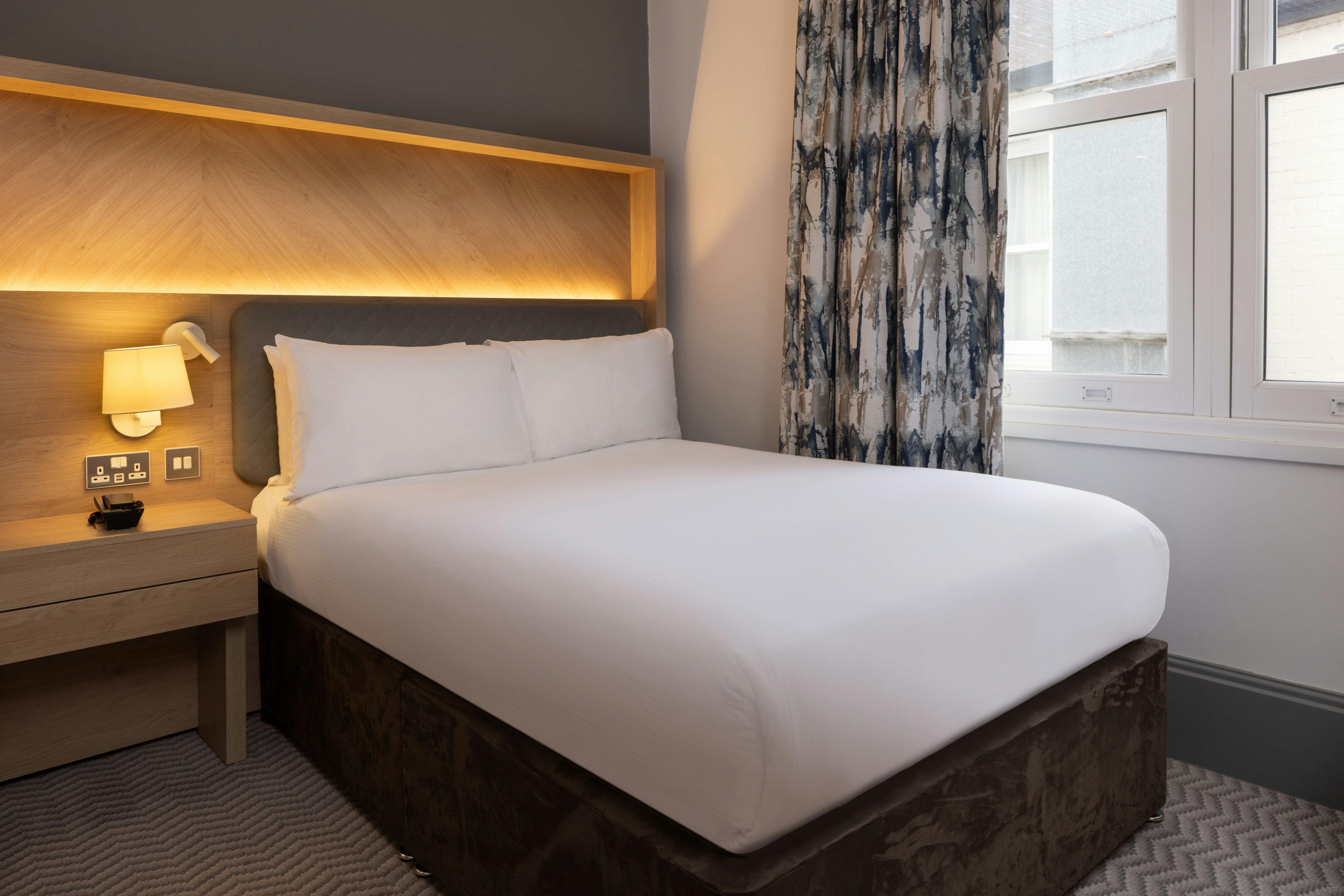 COMPACT, DOUBLE BED