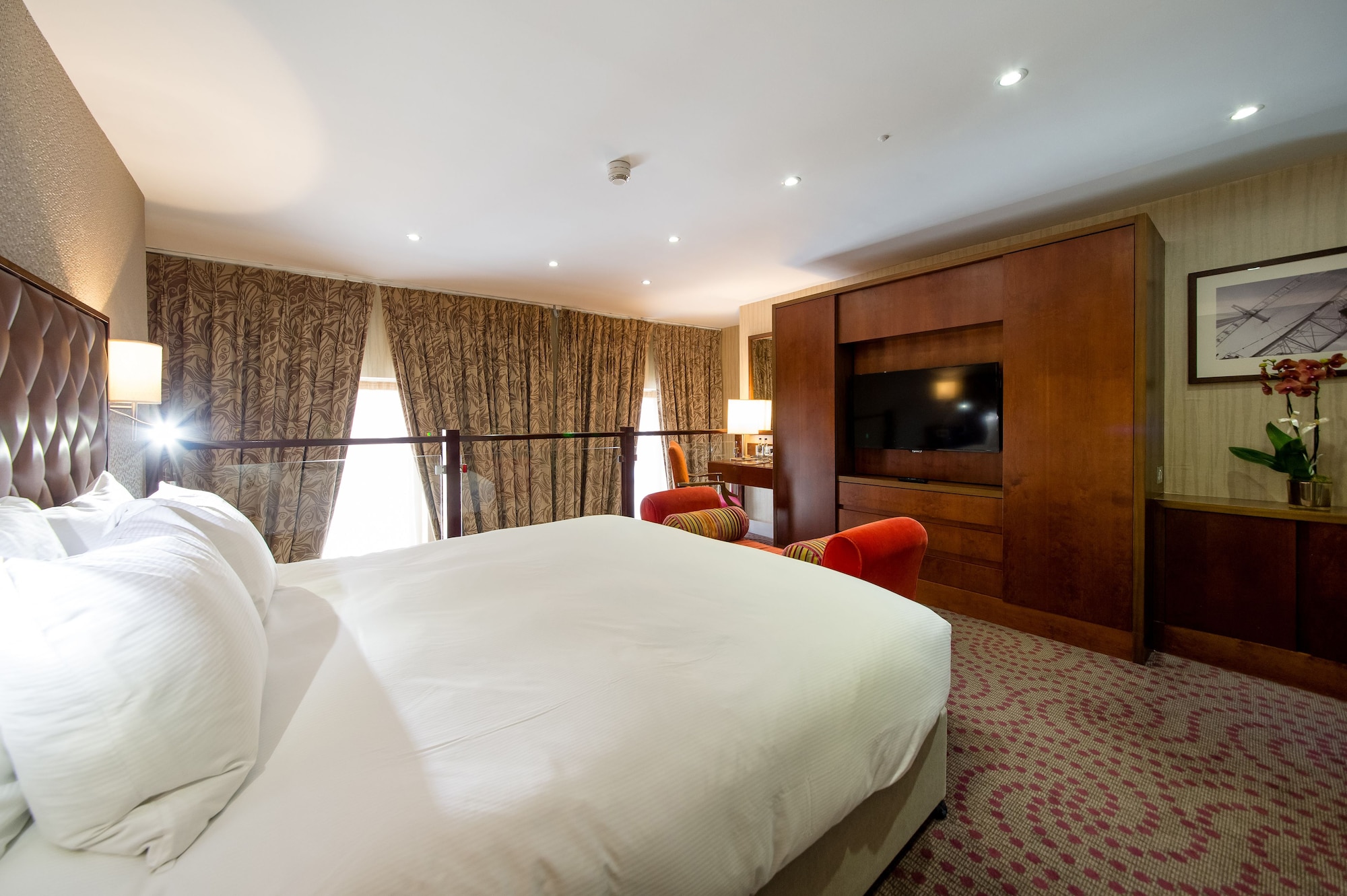 DUPLEX, SUITE, KING BED, LIVING AREA