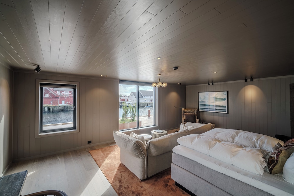 Henningsvaer Bryggehotell by Classic Norway Hotels 9/50