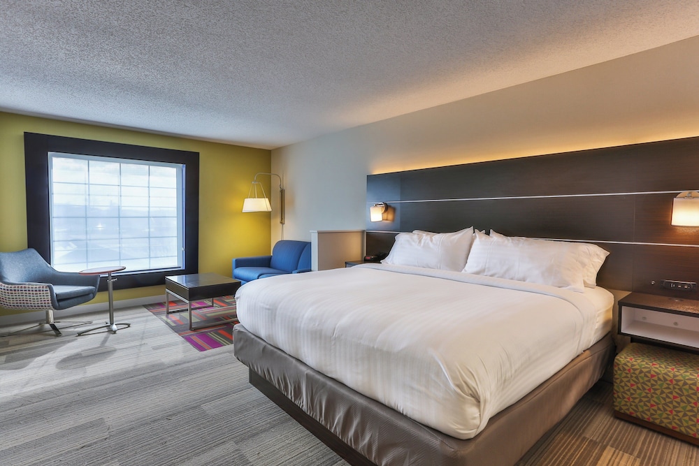 Suite, King Bed, Extra Floor Space