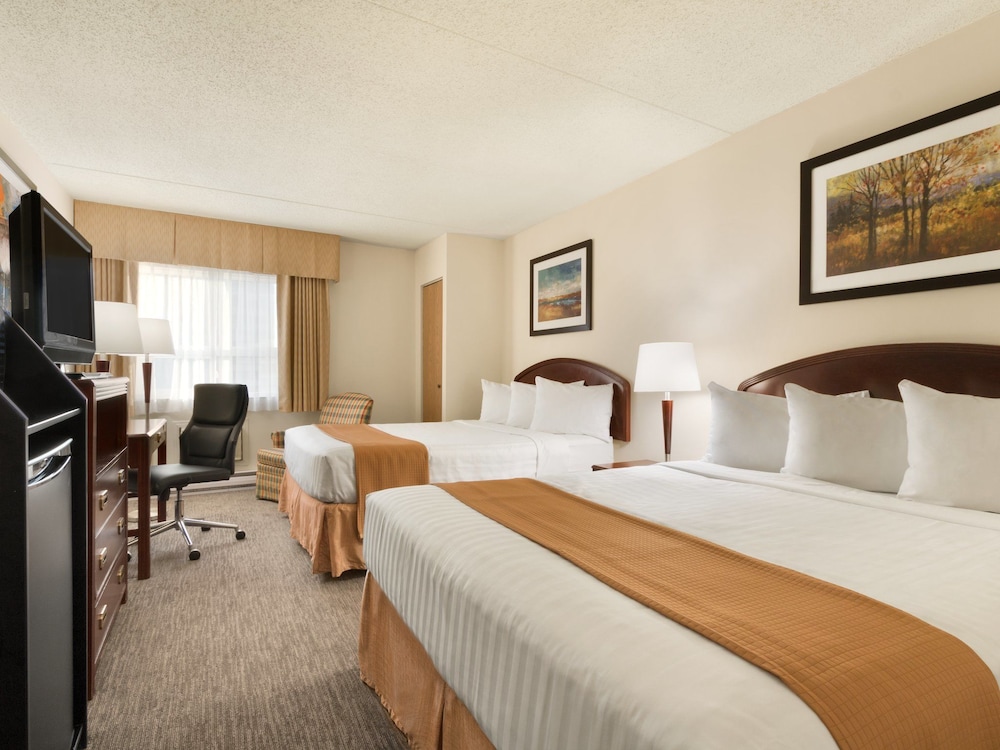 Travelodge by Wyndham Edmonton South 8/40