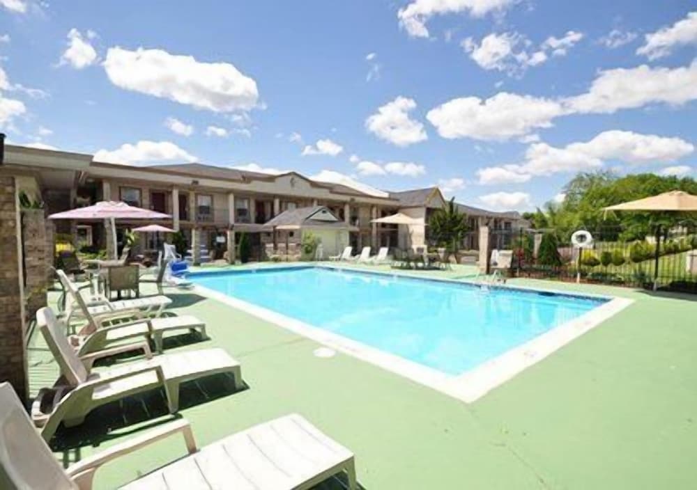 Econo Lodge Princess Anne 34/40