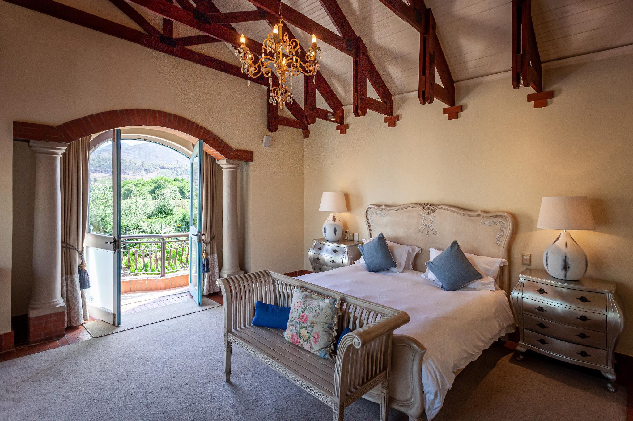 Suite, Villa, King and Twin Beds