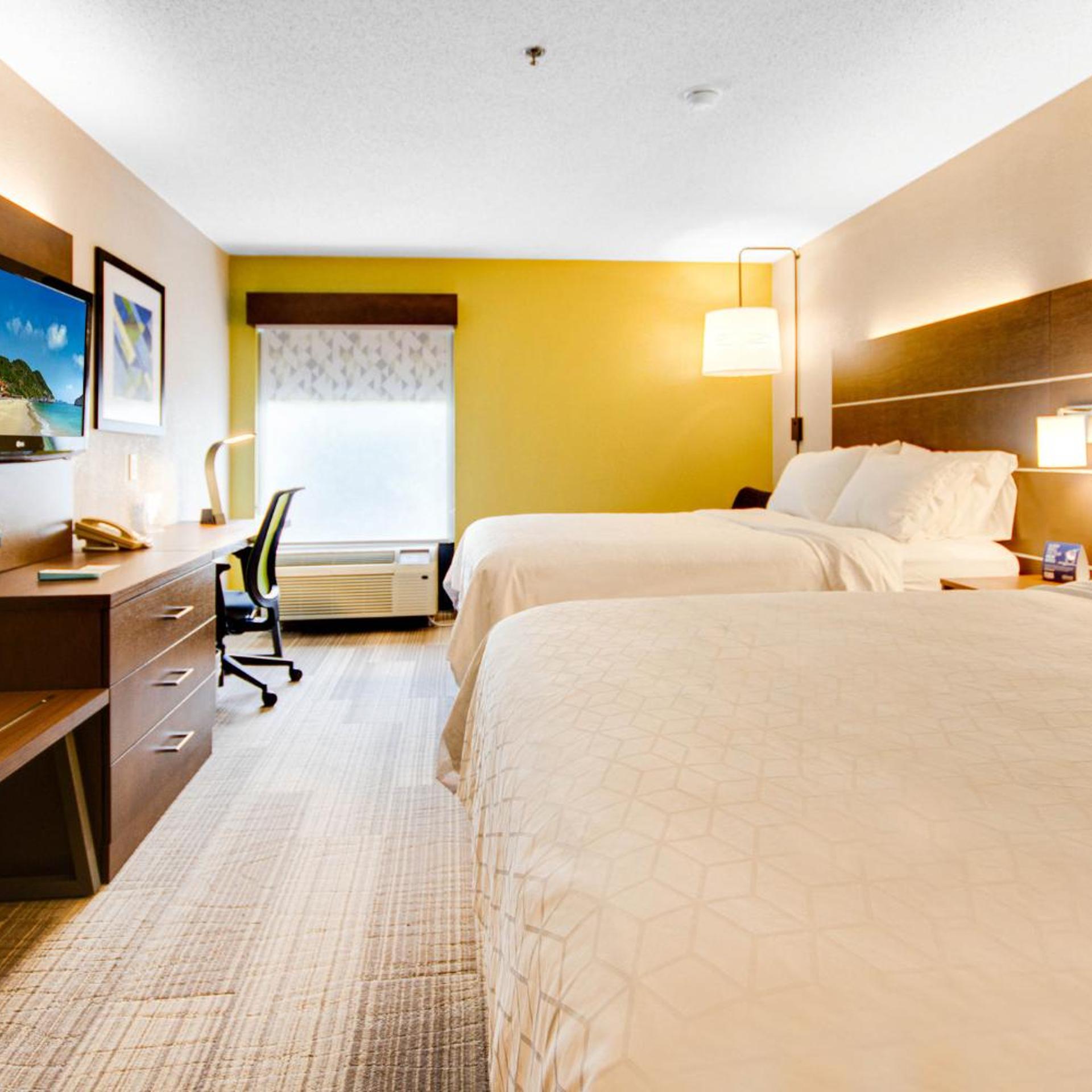 Standard, 2 Queen Beds, Extra Floor Space
