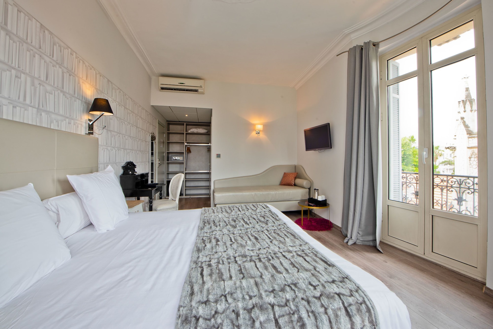 EXECUTIVE, DOUBLE BED