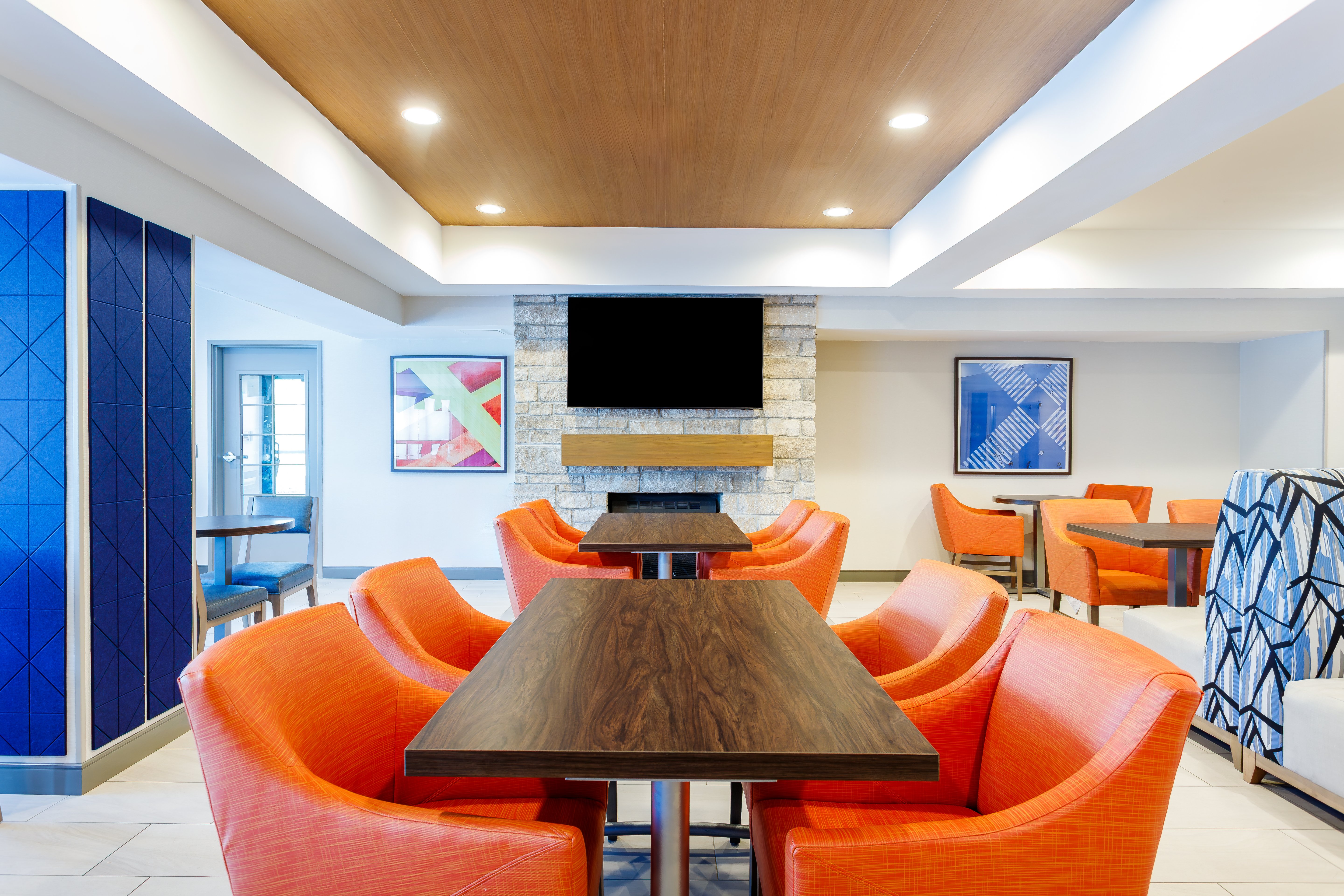 Holiday Inn Express Hotel And Suites Lancaster 67/72