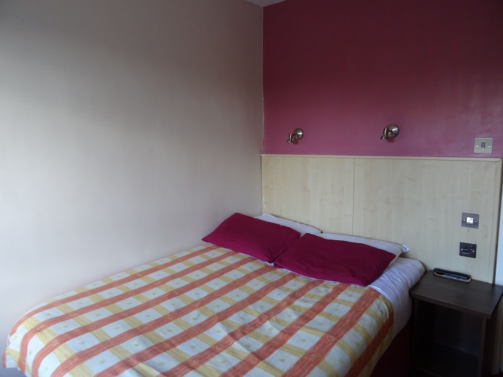 Gatwick Whitehouse Hotel 26/63