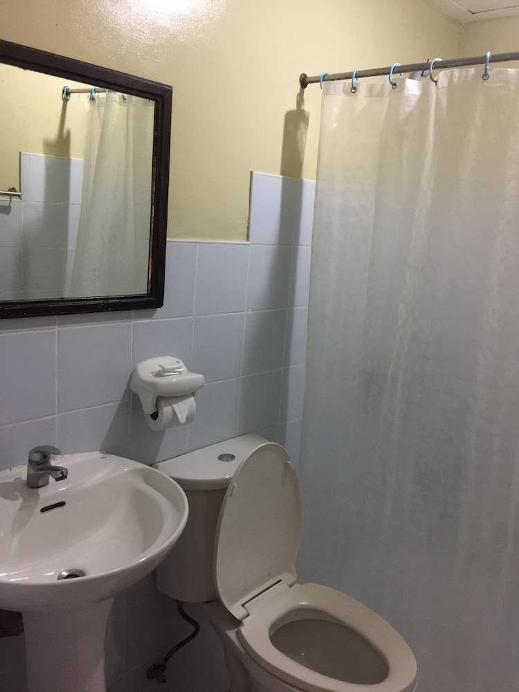 Sampaguita Suites Plaza Garcia 20/20