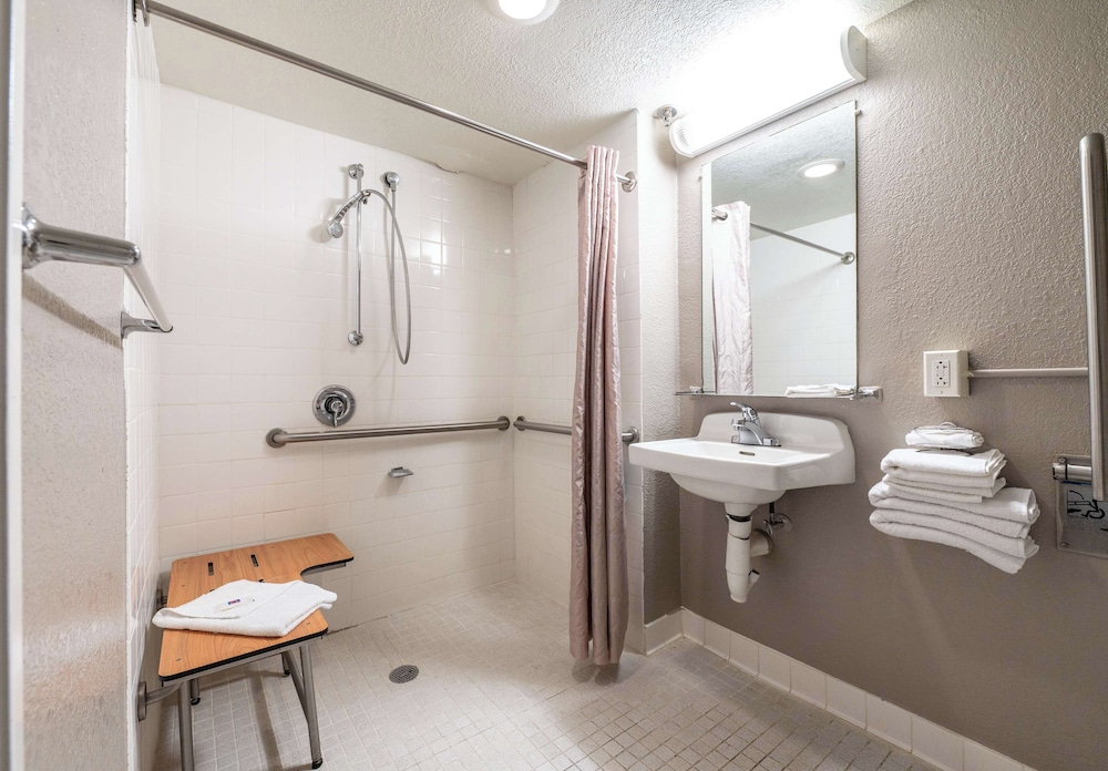 Motel6 Branford, CT - New Haven 58/58