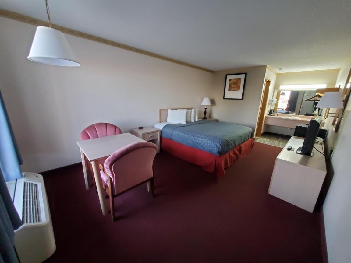 Twelve Oaks Inn 10/30