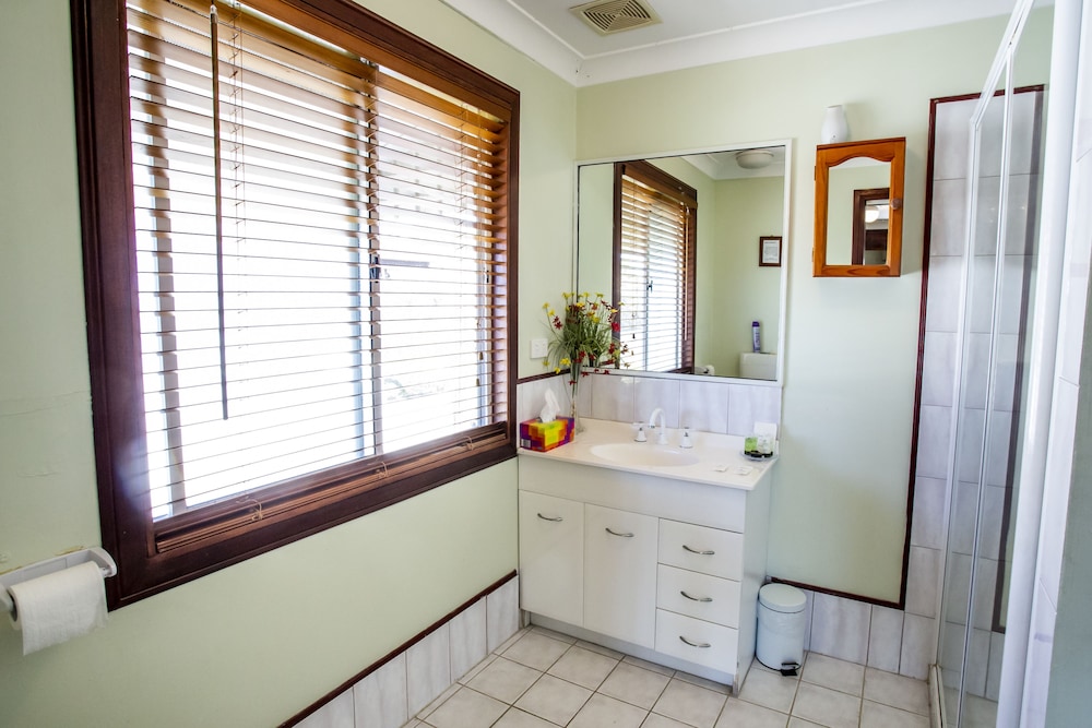 Ainslie Manor Bed and Breakfast 31/66