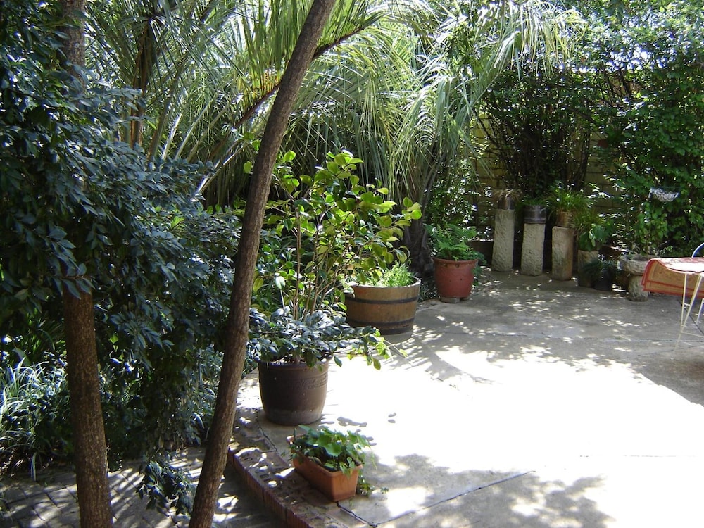 Ladybrand Guest House 35/50