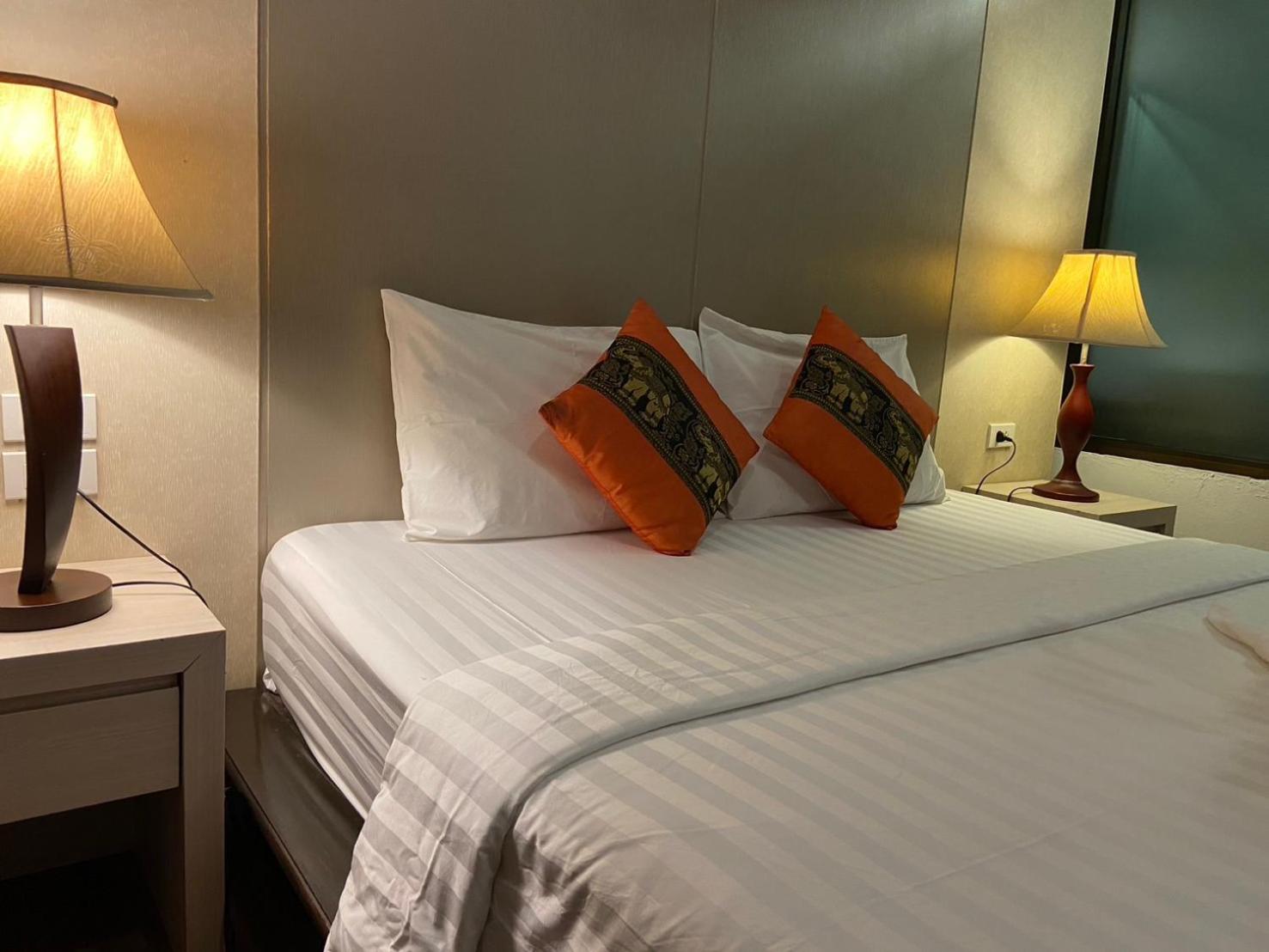 A Plus Deluxe Hotel 55/68