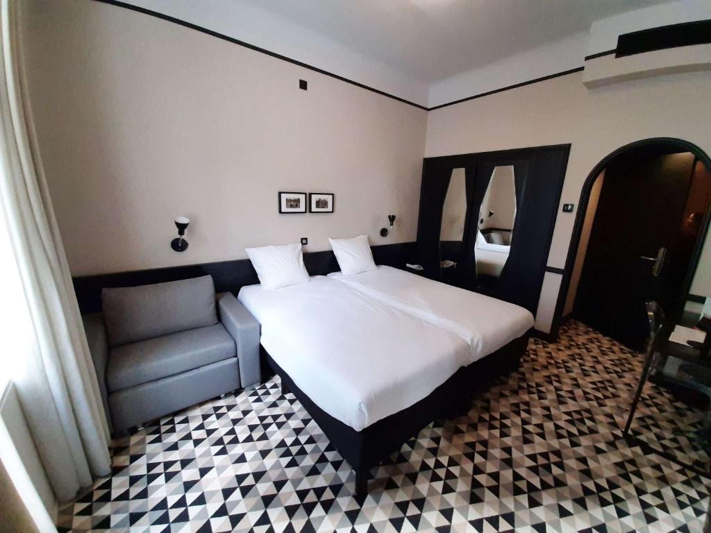 CLASSIC, TWIN BEDS