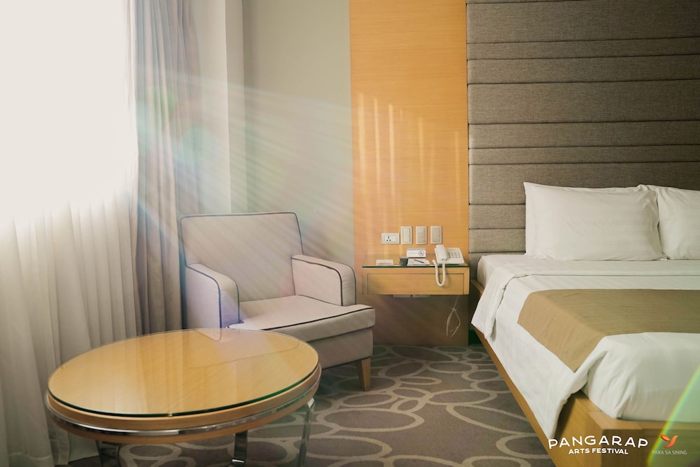 Berjaya Makati Hotel 30/72