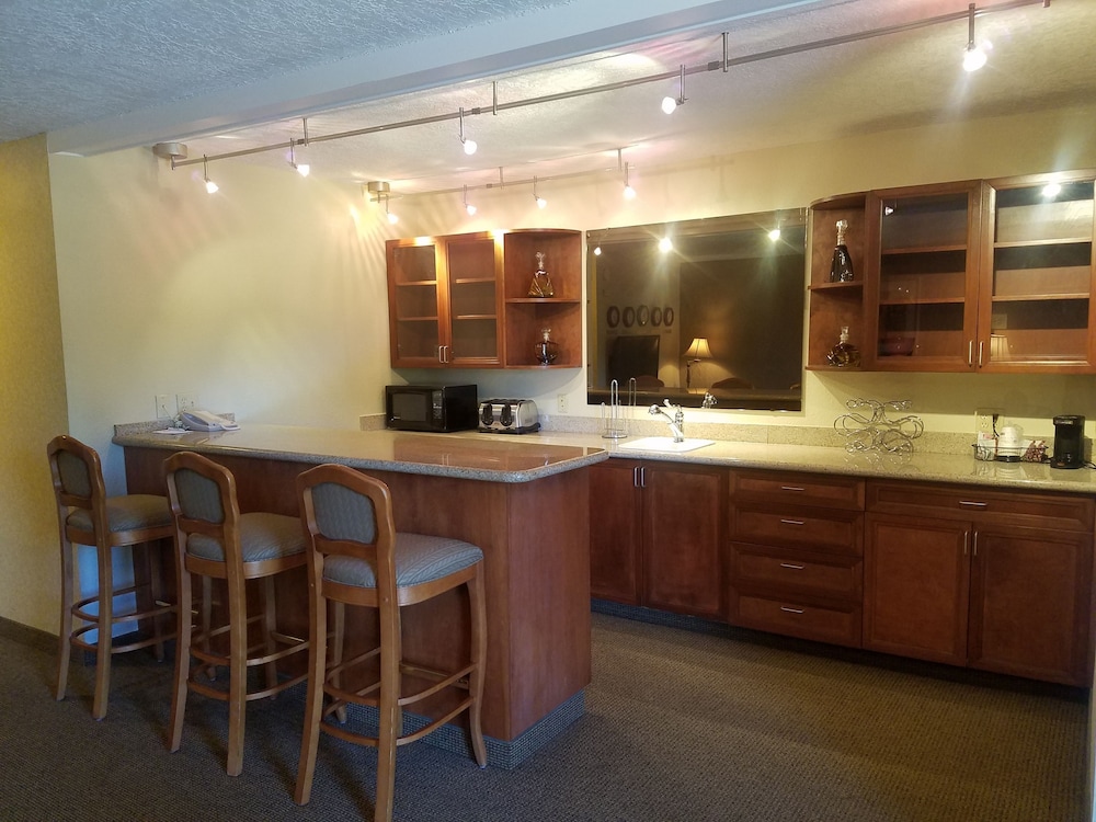 Best Western Plus Rivershore Hotel 25/28