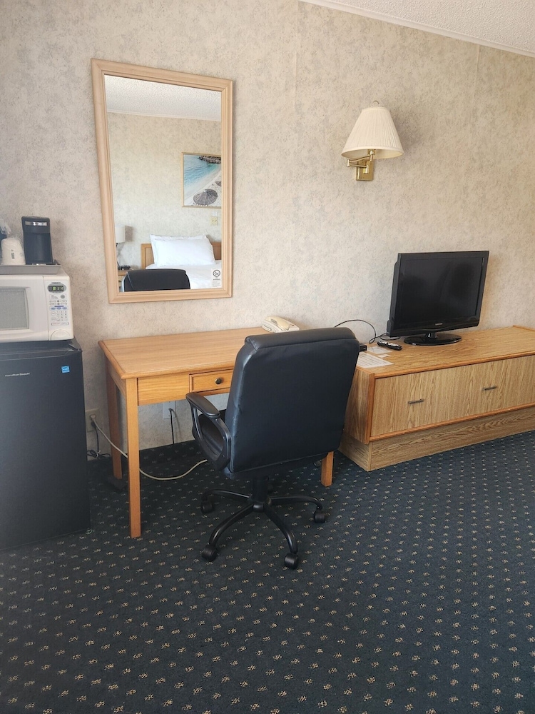 Travelodge by Wyndham Amherst 39/48