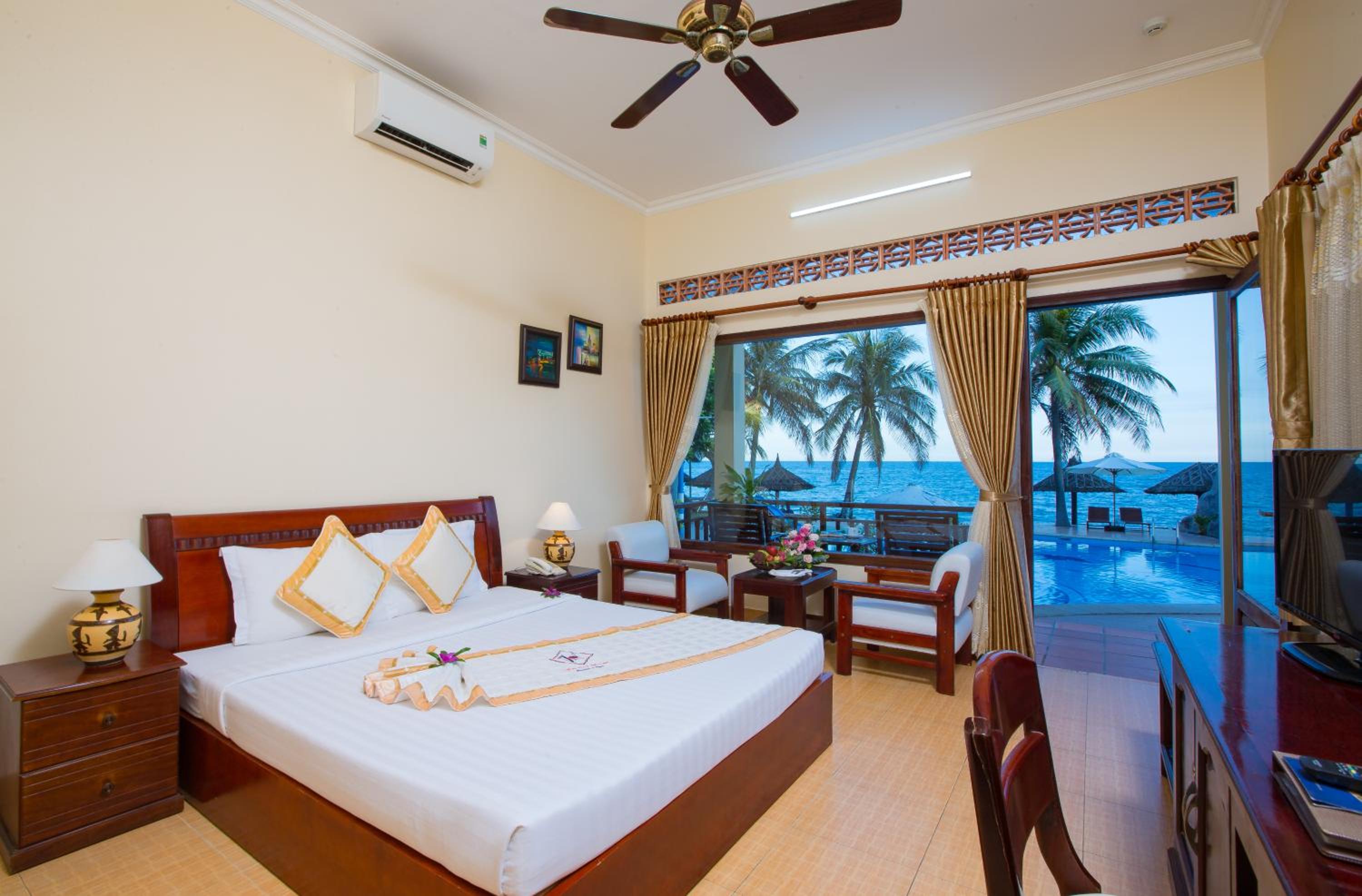 Deluxe, Double or Twin Bed, Beach Front