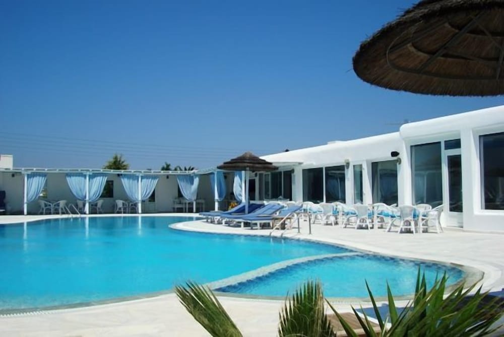 Giannoulaki Hotel 51/54