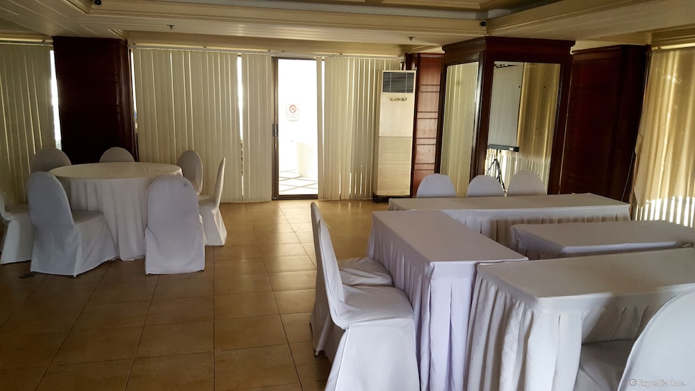 Lourdes Family Suites Makati powered by Cocotel 14/41