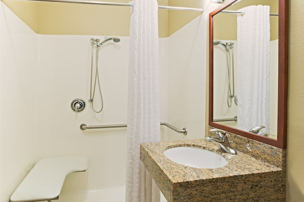 Candlewood Suites Tallahassee 9/44