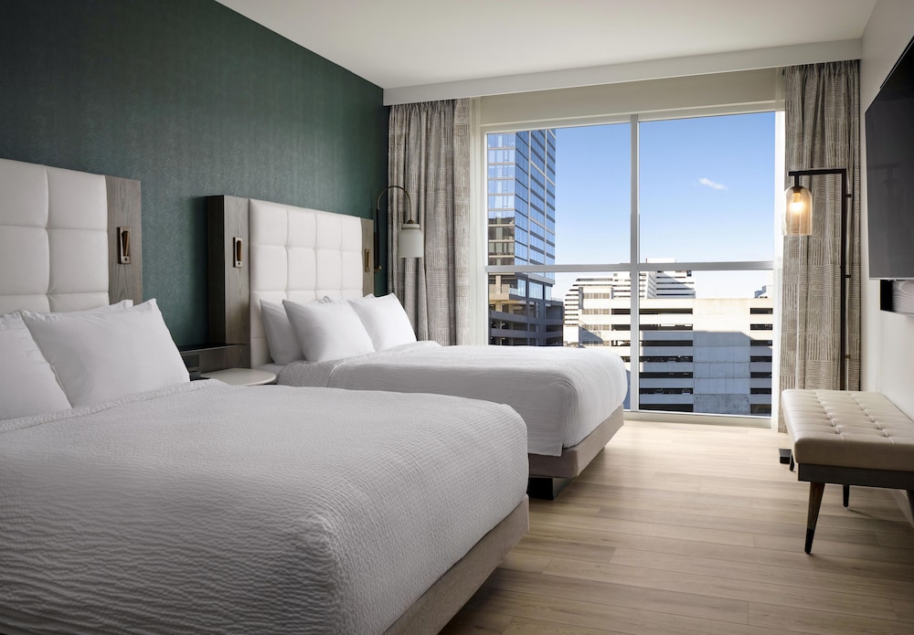 غرفة بسريرين كوين لذوي الإعاقة، Tempo by Hilton Nashville Midtown 2/5