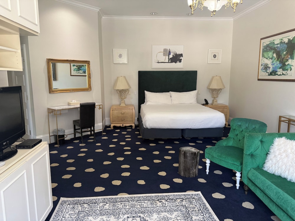 جناح غراند بسرير كينج، The Sterling Hotel 4/9