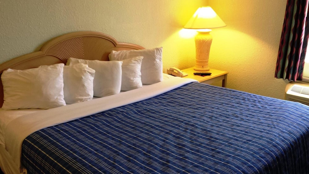 Cocoa Beach Suites 18/33