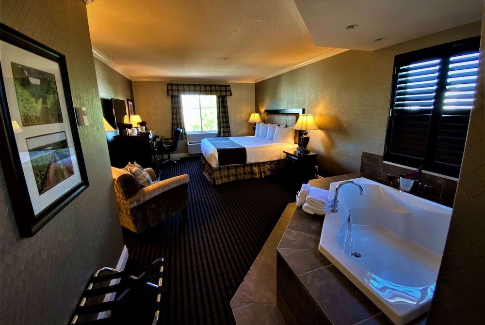 Ramada By Wyndham Surrey/Langley 34/47