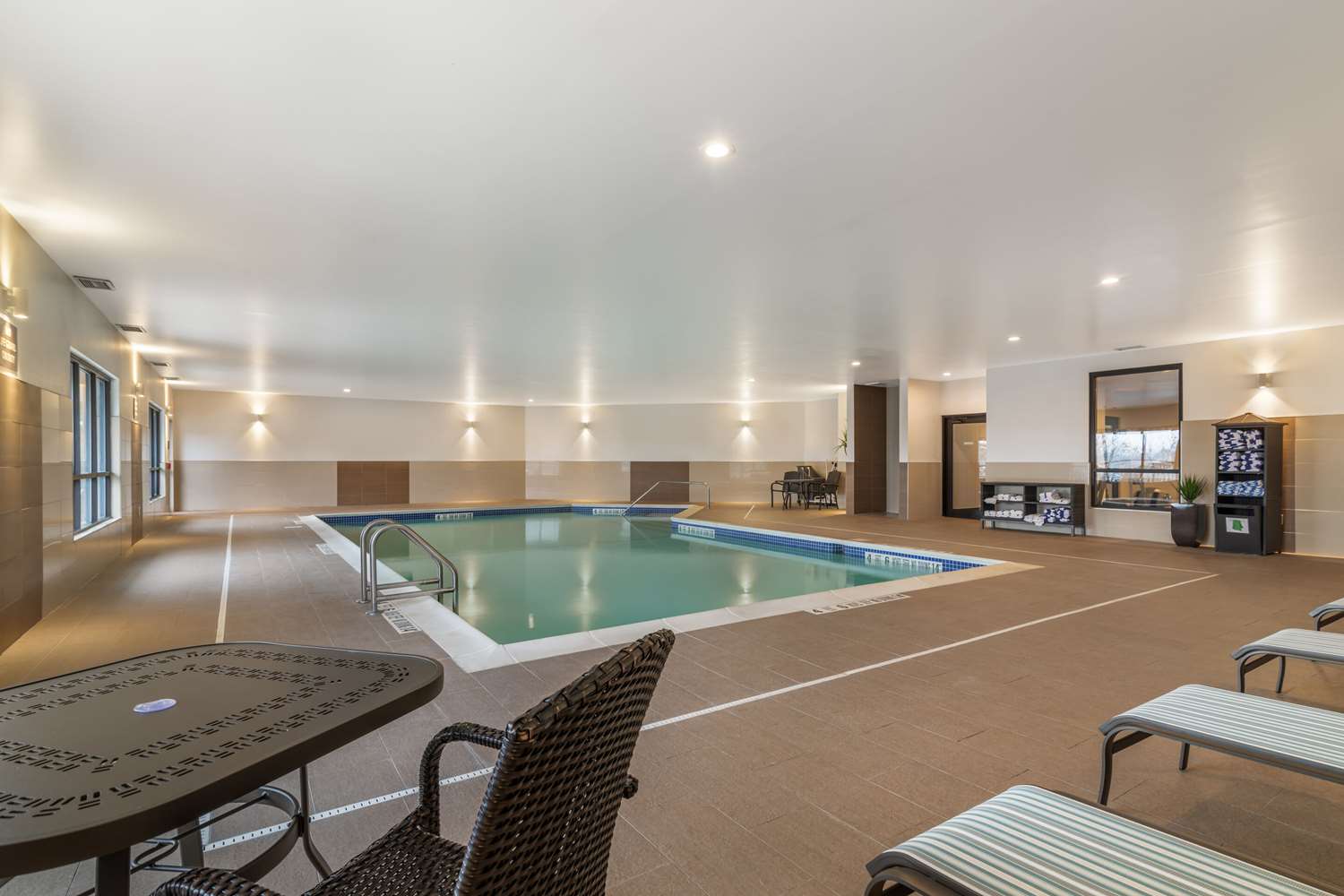 swimming pool spa