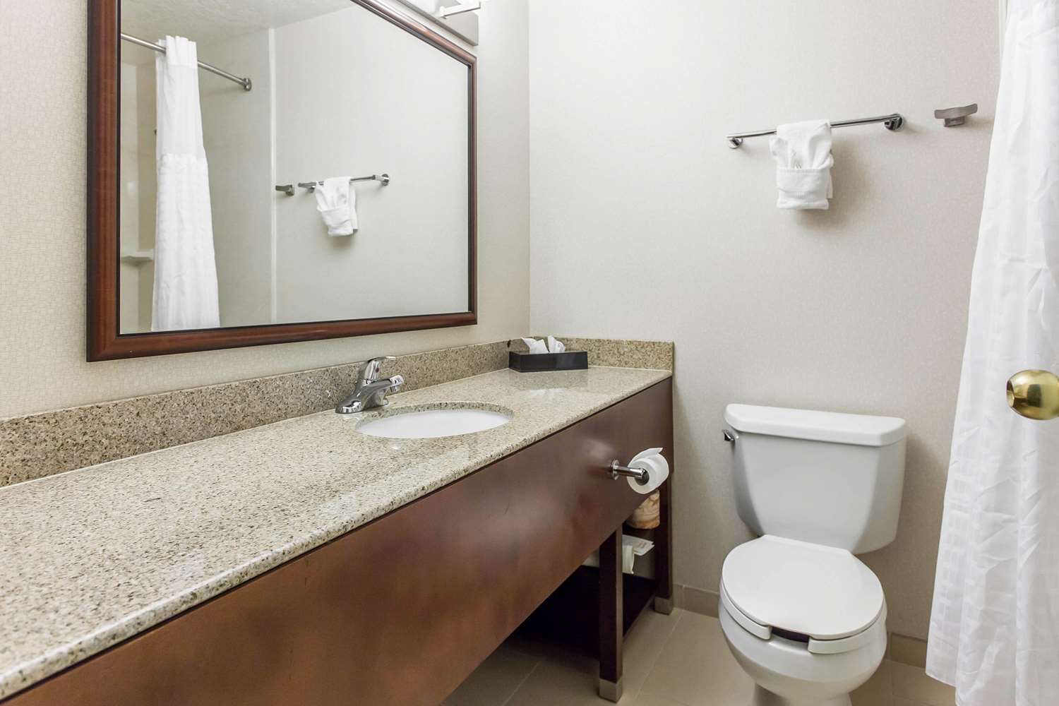 Comfort Inn & Suites Near Fallon Naval Air Station 18/18