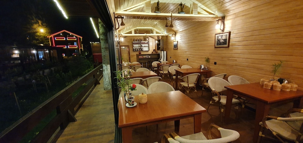 Akyuz Kardesler Hotel & Bungalow 61/74