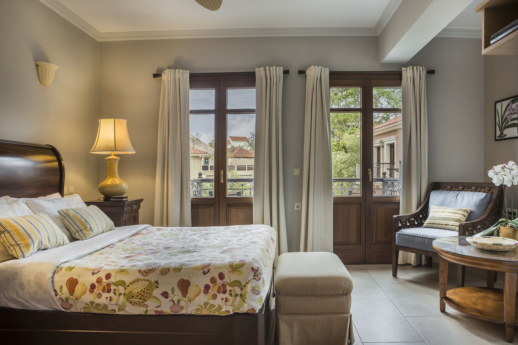 Suite, Courtyard View