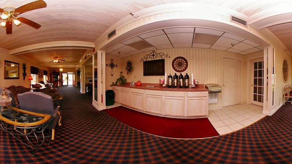 Econo Lodge Inn & Suites Philadelphia MS 13/80