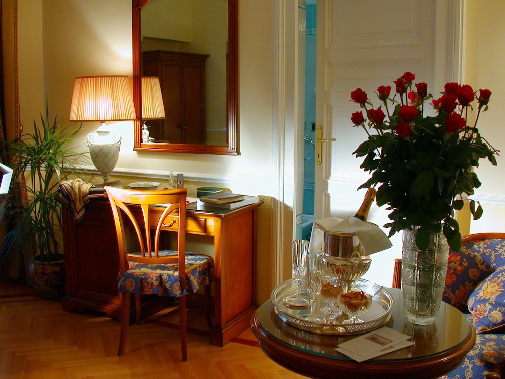 Hotel Cellini 39/61