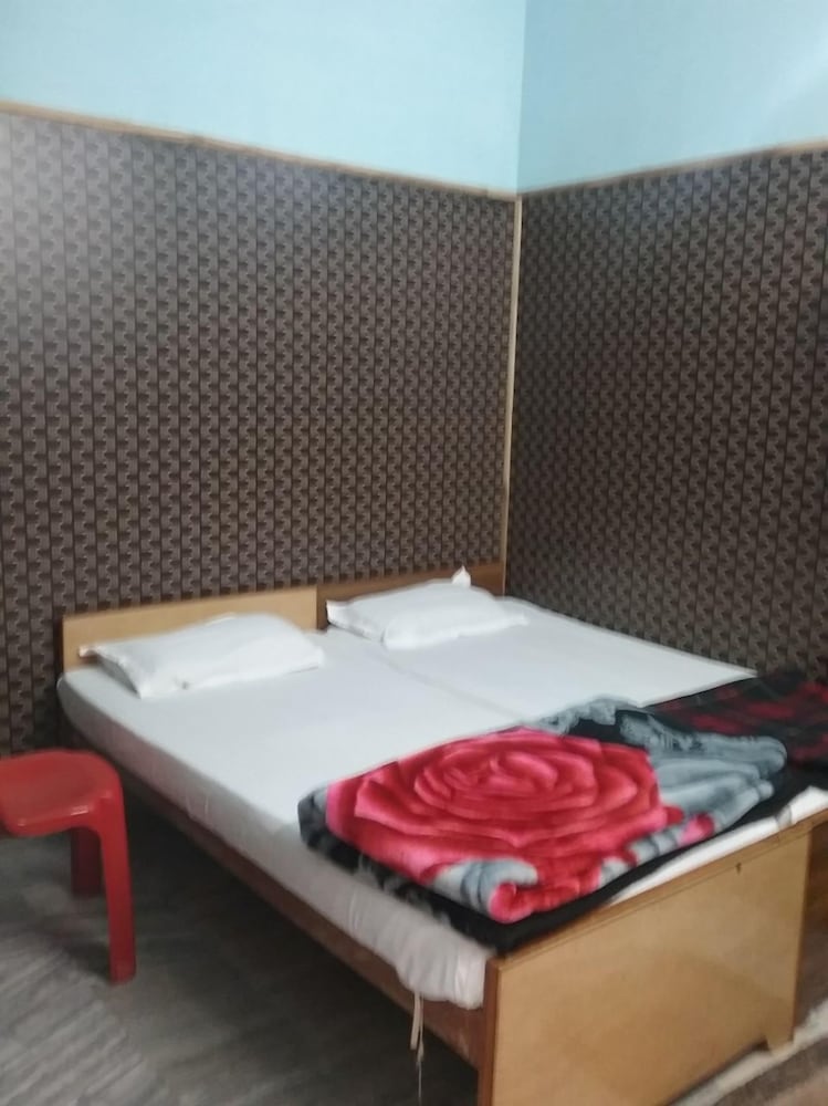 Teerth Guest House 24/64