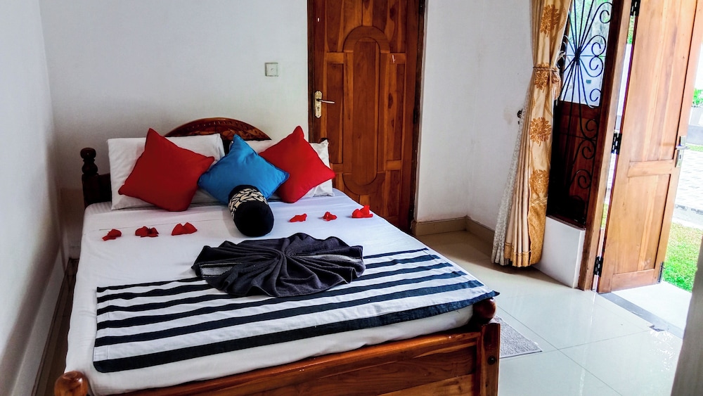 ROOM, DOUBLE BED