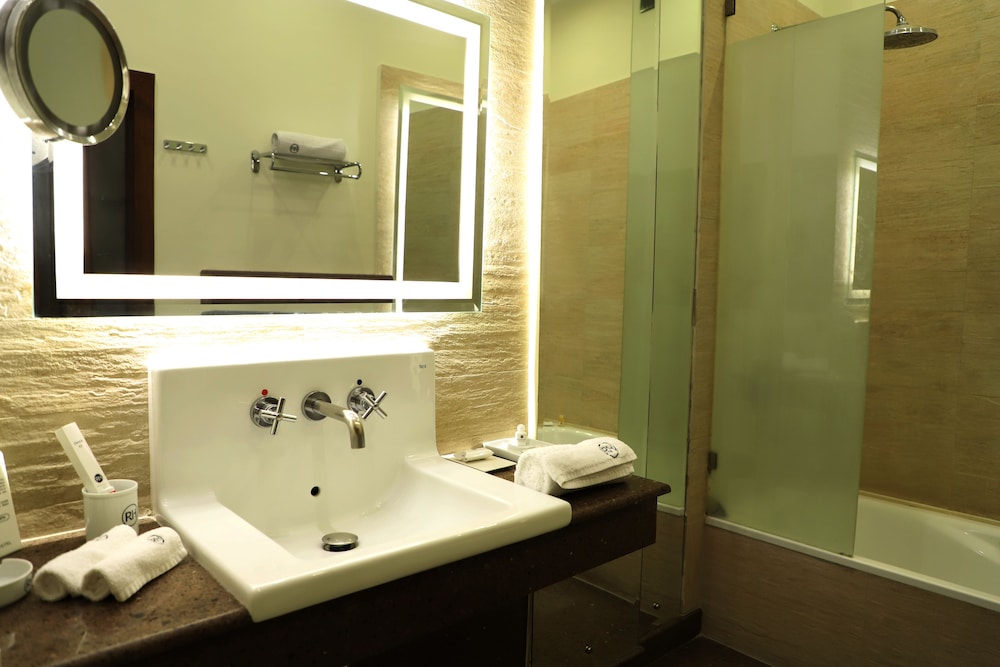 The Residency Hotel 42/43