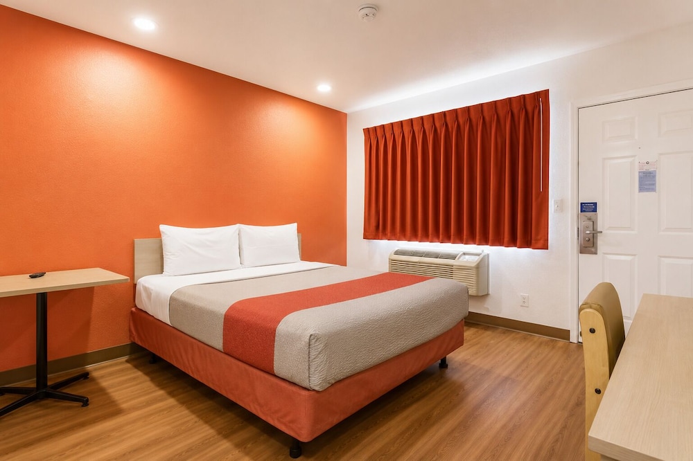Motel6 Bakersfield, CA - Airport 27/63