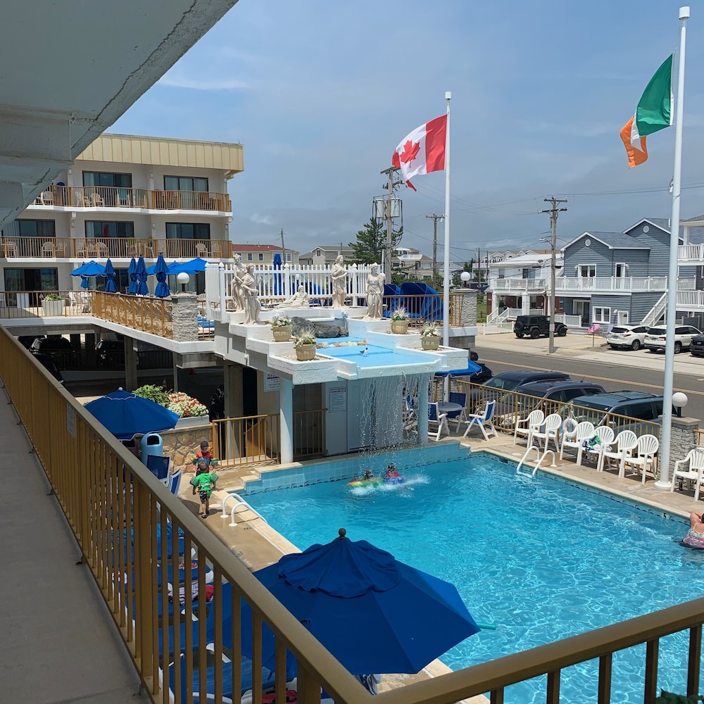 Roman Holiday Motel 38/43