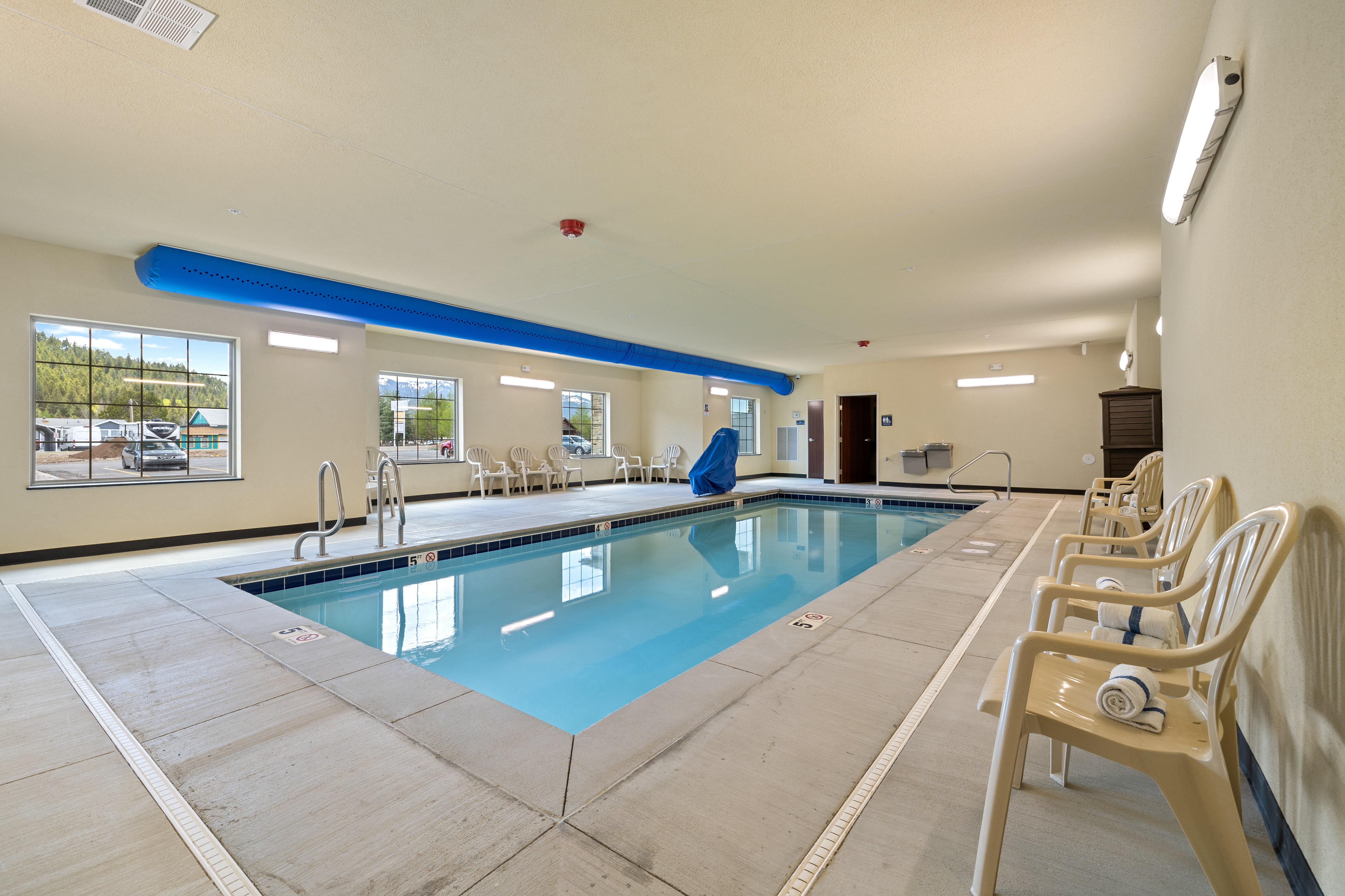 Cobblestone Hotel & Suites - Alpine 5/20