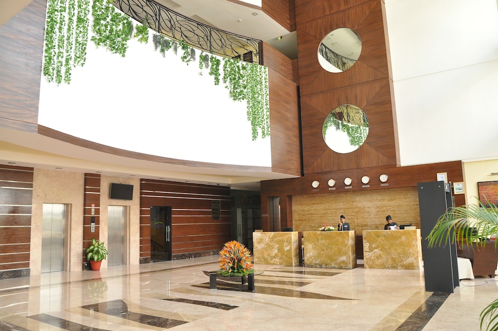 Lobby at Gokulam Park Sabari Omr Hotel, CHENNAI (MADRAS)
